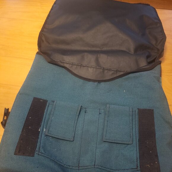 Used Vaya Flap Back bike messenger backpack blue striped - Picture 2 of 7